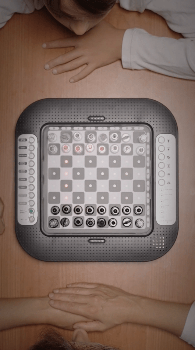 Electronic chess game, Tactile chess game